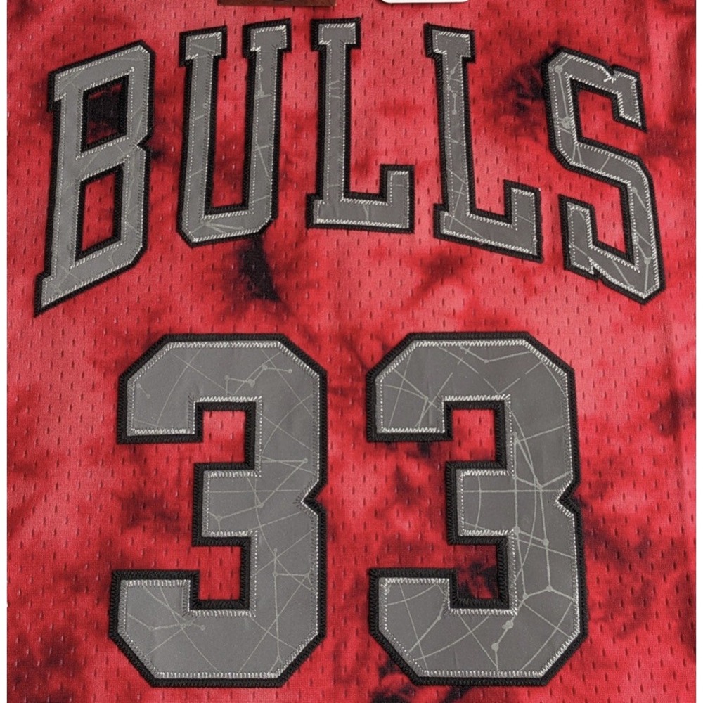 NWT Chicago Bulls Scottie Pippen #33 Mitchell & Ness Swingman Men size MEDIUM - Picture 5 of 10